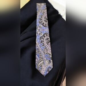 Men's 100% silk necktie Purple paisley Design 58" L